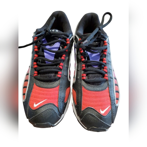 Womens Nike Red and Black Athletic Shoes Suze 9.5 - Picture 1 of 4